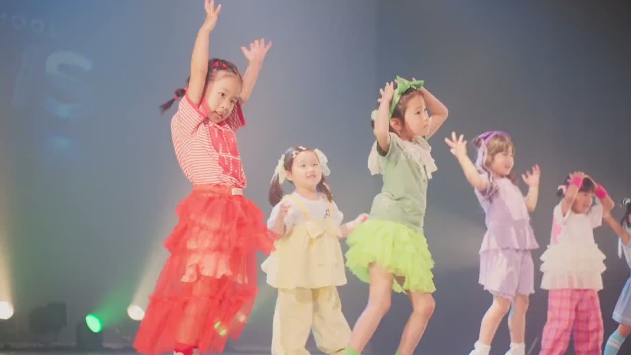 キッズダンスクラスのステージ